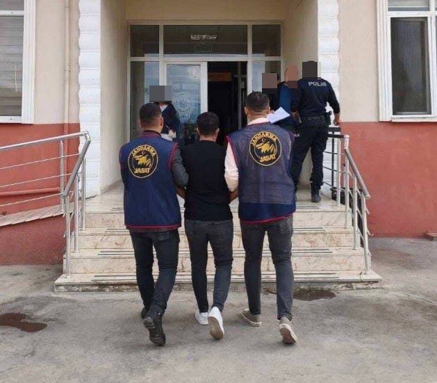 Afyonkarahisar JASAT’tan büyük operasyon: 193 yıl hapis cezası bulunan firari yakalandı