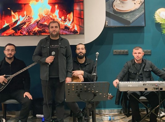 Akortrio Emirdağ’da Düzenli Canlı Müzik Programlarına Başladı