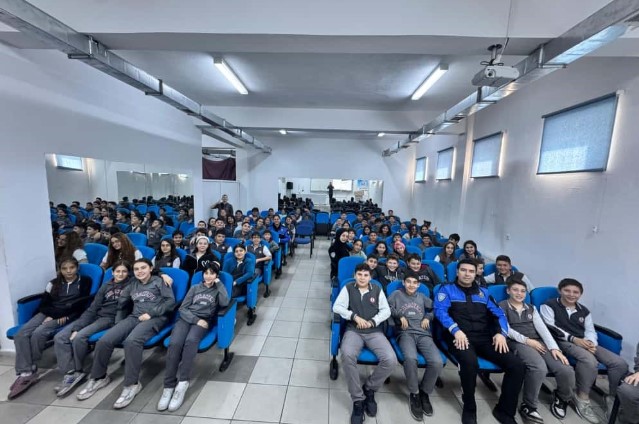 Kocatepe Ortaokulu Öğrencilerine Emniyetten Bilgilendirme Eğitimi