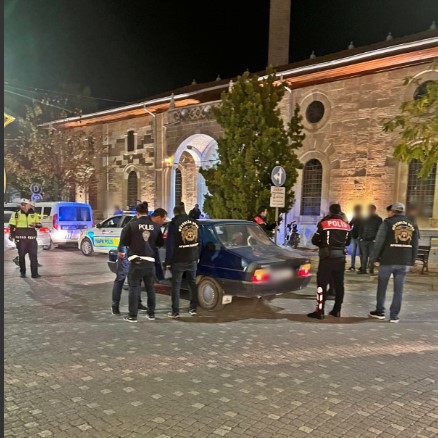 Bolvadin’de Huzur Uygulaması: 562 Şahıs ve 132 Araç Sorgulandı