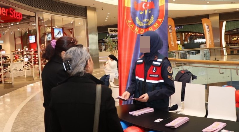 Jandarma’dan 25 Kasım’da Kadına Şiddete Karşı Bilgilendirme Yapıldı.