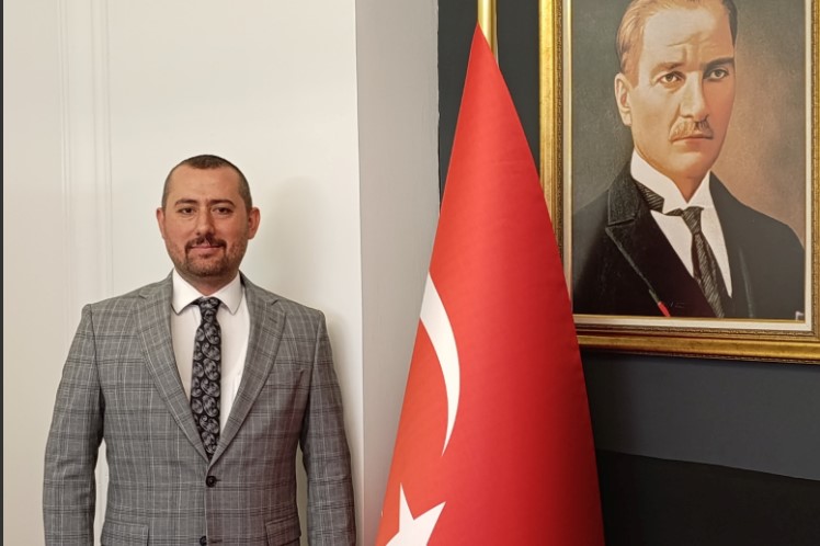 Türkiye’nin geleceğini şekillendiren en kritik alan eğitim iken, bugün gelinen noktada eğitim sistemimiz adeta yaz-boz tahtasına çevrilmiştir