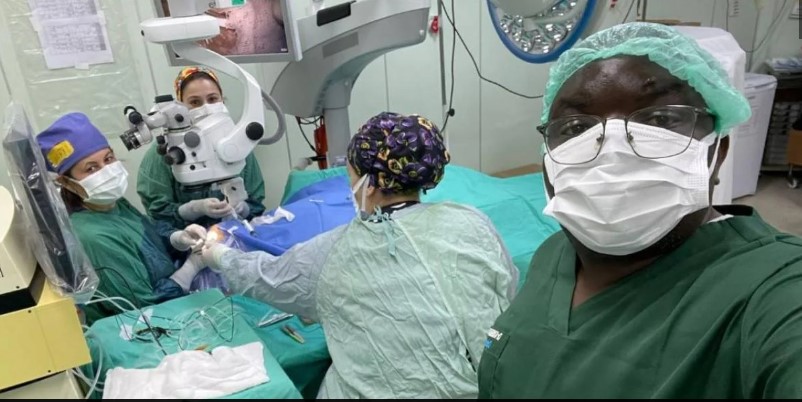 AFSÜ’de Eğitim Alan Afrikalı Hekim Dr. Pius: “Edindiğim bilgi ve deneyim ülkemde daha fazla hastaya fayda sağlayacak