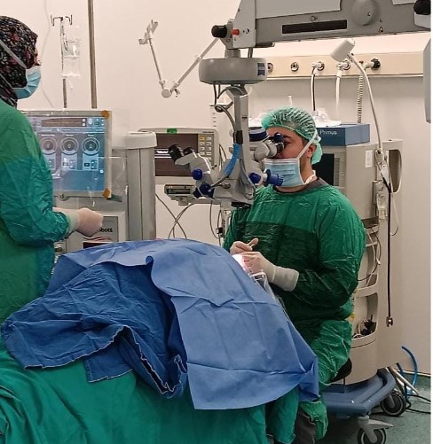 Sandıklı Devlet Hastanesine başvuran 81 yaşındaki kadın hasta, safra kesesindeki ciddi iltihaplanma nedeniyle yoğun bakıma alındı.