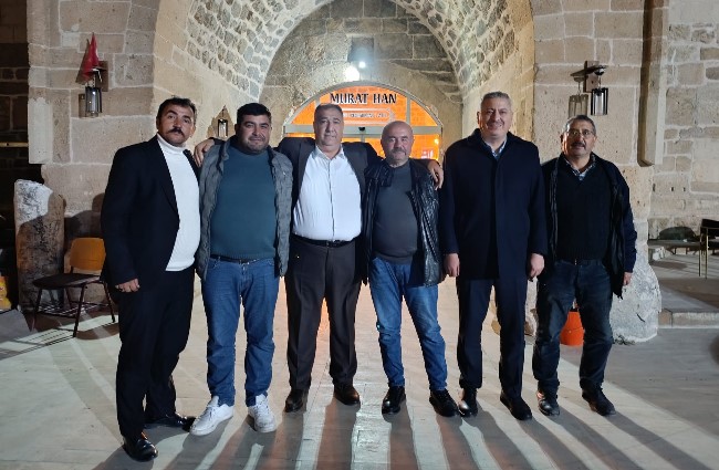 İYİ Parti Heyeti Döğer Kervansaray’da Vatandaşlarla Buluştu