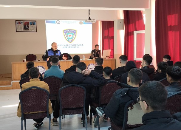 Afyonkarahisar’da Öğrencilere Polislik Mesleği ve Güvenli Yaşam Eğitimi