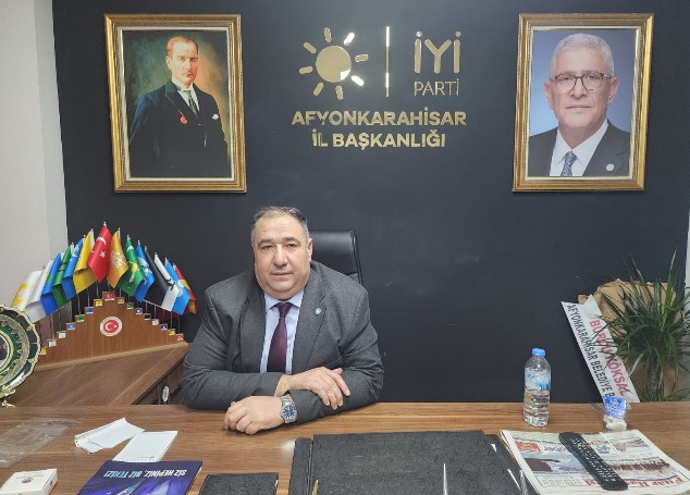 İYİ Parti Afyonkarahisar İl Başkanlığı binasına gelen Sarhoş vatandaş Partililere zonanlar Yaşattı.