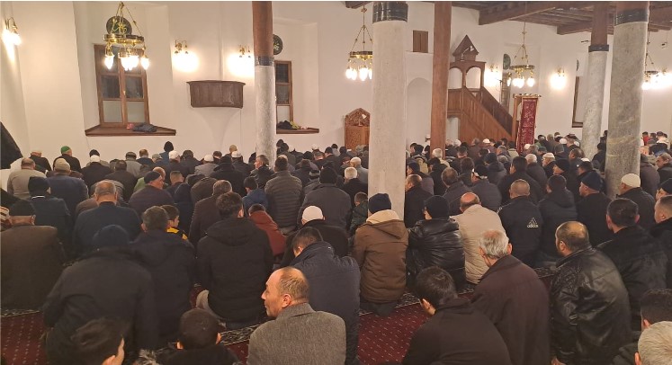 ŞUHUT’TA MİRAÇ KANDİLİ’NDE İKRAMLAR GÖNÜLLERİ ISITTI