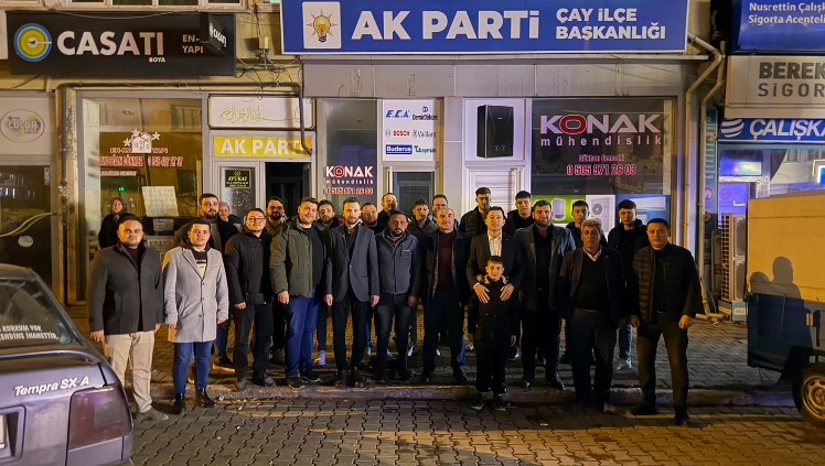 AK GENÇLİK SAHADAN KOPMUYOR