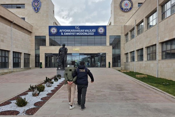 Emniyet Güçleri Aranan Şahıslara Yönelik Operasyon Düzenledi.