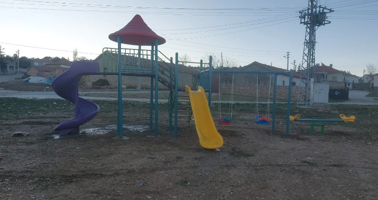 Devlet Ana Vali Yiğitbaşı’ndan Yüreğil Köyü Çocuklarına Oyun Parkı Sürprizi