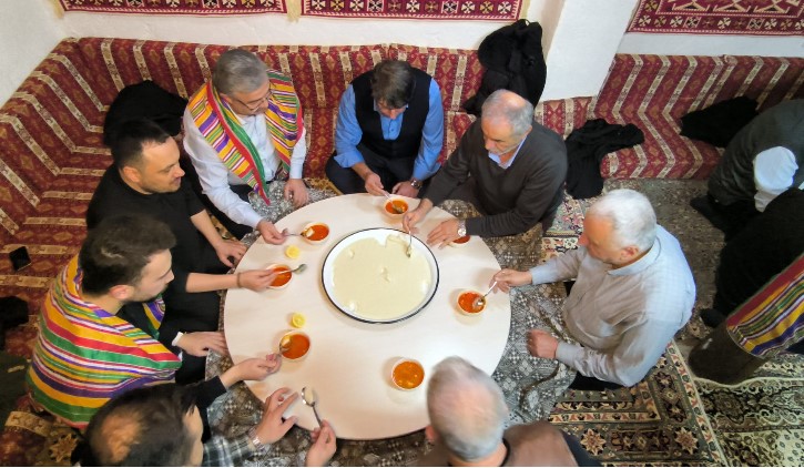 Milletvekili Yurdunuseven’e Yörüklerden Bayrak emaneti