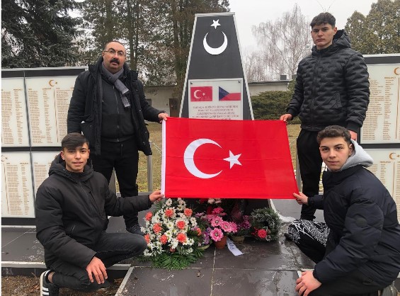 AVRUPADA BULUNAN AFYONKARAHİSAR MESLEK LİSESİ ÖĞRENCİLERİNDEN SEHİTLERİMİZE VEFA