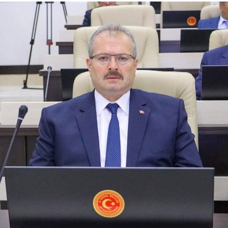 Afyonkarahisar’da 2024 yerel seçimlerden sonra ki süreçte CHP’li Afyonkarahisar Belediyesinde siyasi görüşleri nedeni ile yüzlerce işçi haksız ve hukuksuz bir şekilde işten çıkarıldı.
