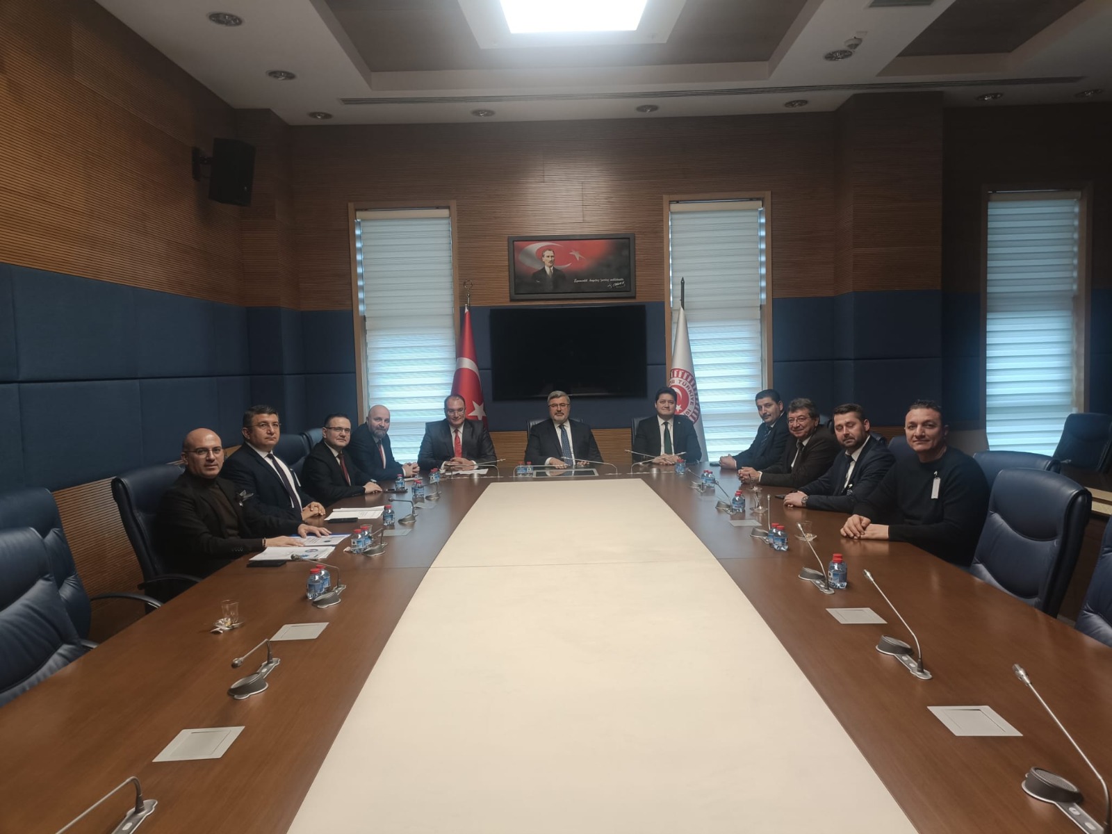 AK Parti Afyonkarahisar Milletvekili Av. Ali Özkaya, Türkiye Büyük Millet Meclisi’nde Bolvadin heyetini ağırladı.