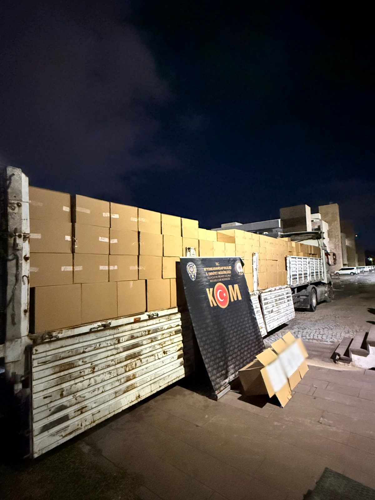 Bolvadin’de 7,2 Milyon Boş Makaron Ele Geçirildi: 1 Şüpheli Tutuklandı