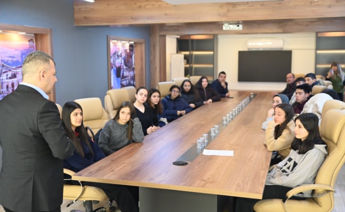 Emirdağ Belediye Başkanı Serkan Koyuncu Gençlik Meclisi Toplantısında Gençlerle Bir Araya Geldi