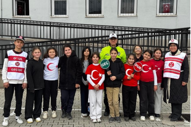 Emniyetten Öğrenci ve Velilere “Okul Geçidi Eğitimi Verildi