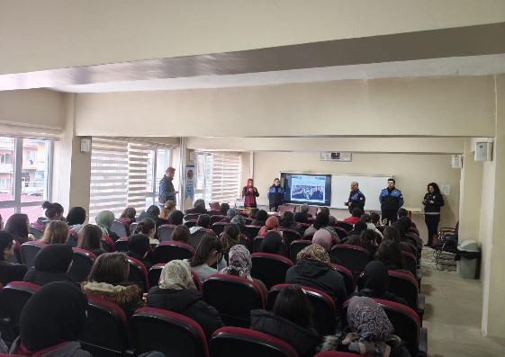 Sandıklı’da Öğretmen, Veli ve Öğrencilere Güvenlik Bilgilendirmesi Yapıldı