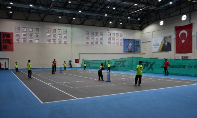 Afyonkarahisar’da Kriket Kış Turnuvası Nefes Kesti: İl Birincileri Belli Oldu