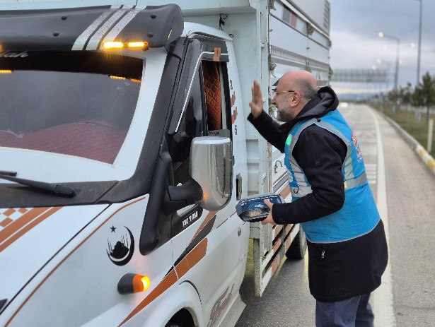 AK PARTİ HEYETİ AFYON’DA RAMAZAN’IN HER ANINDA VATANDAŞLA