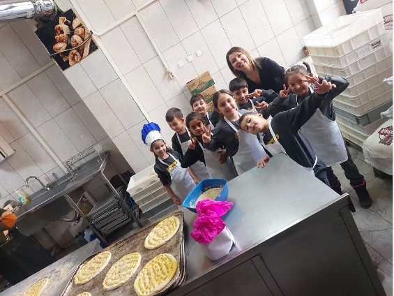 Kocatepe İlkokulu 1/B sınıfı öğrencileri, sınıf öğretmeni Arzu SAĞLAM nezaretinde Ramazan ayı etkinlikleri kapsamında anlamlı ve öğretici bir çalışmaya imza attı.