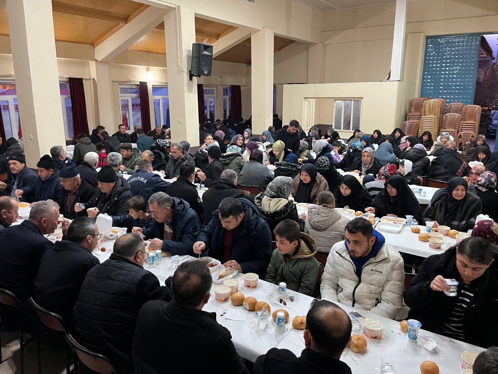 İhsaniye Belediyesi’nden Akören Mahallesi’nde İftar Organizasyonu Düzenlendi.
