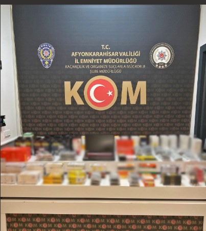 İl Merkezinde Kaçakçılık Operasyonu: Çok Sayıda Telefon Parçası Ele Geçirildi